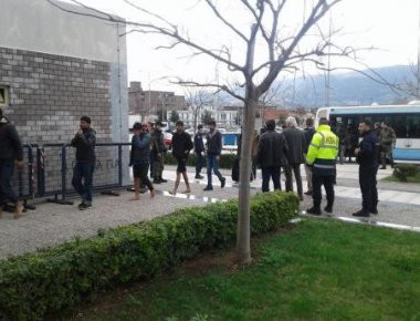 Στο λιμάνι της Πάτρας οι 113 μετανάστες που εντοπίστηκαν στους Παξούς (φωτό, βίντεο)